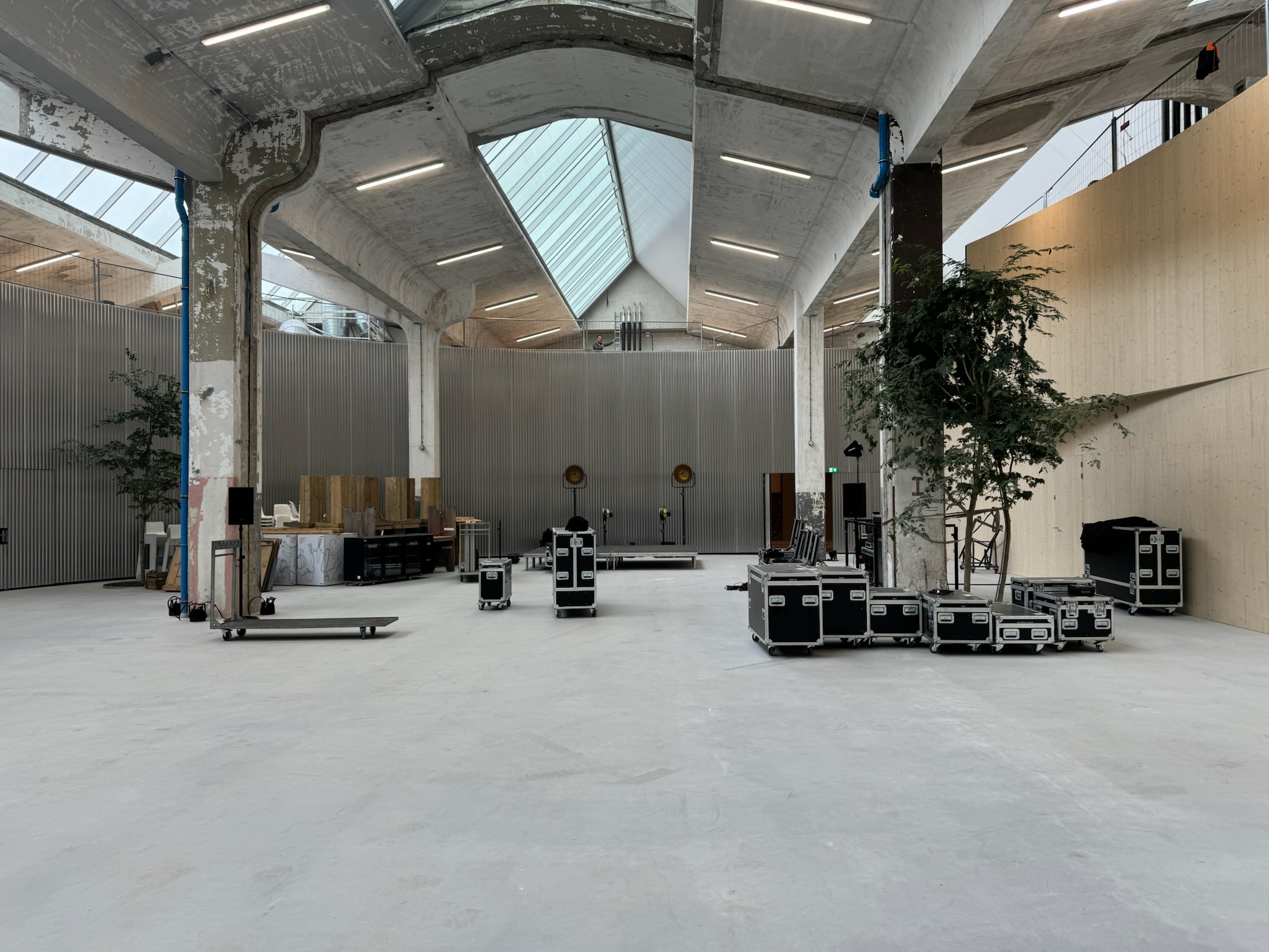 Metal stud profielen gebogen geplaatst